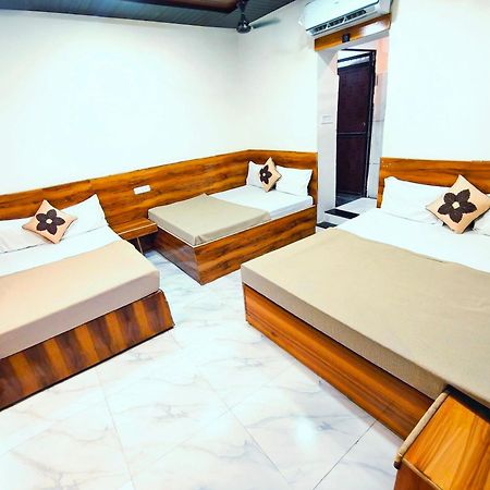 אויאיין Hotel Om Palace Near Mahakal Mandir מראה חיצוני תמונה