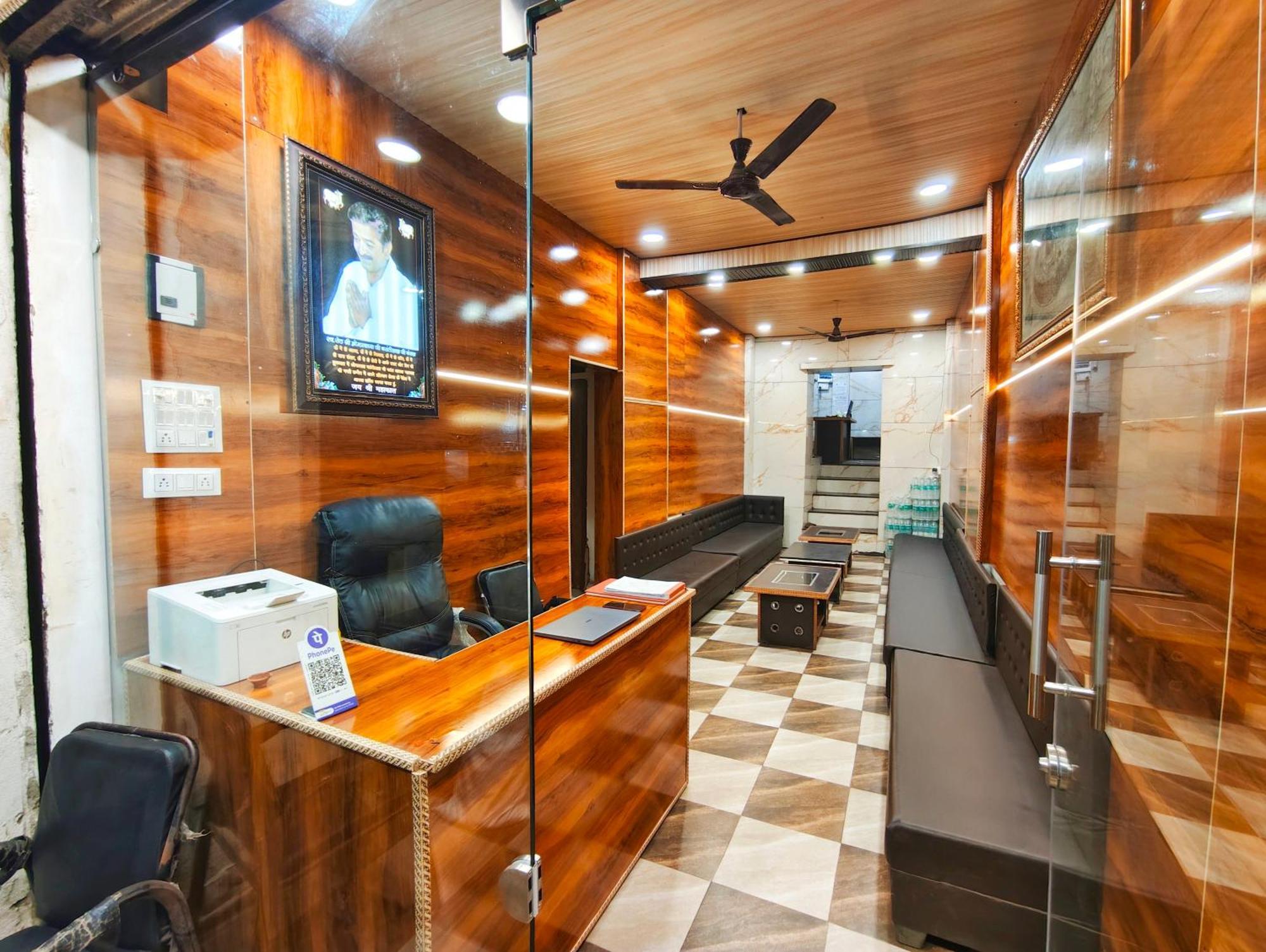 אויאיין Hotel Om Palace Near Mahakal Mandir מראה חיצוני תמונה